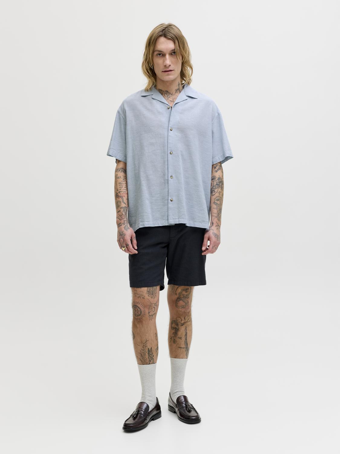 model_shot-front_full